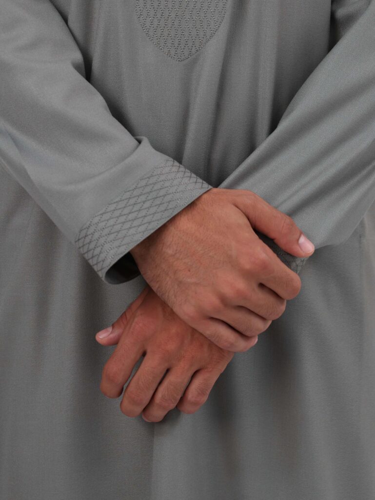 Grey Baharaini Kandura