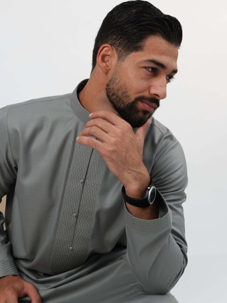 Grey Baharaini Kandura