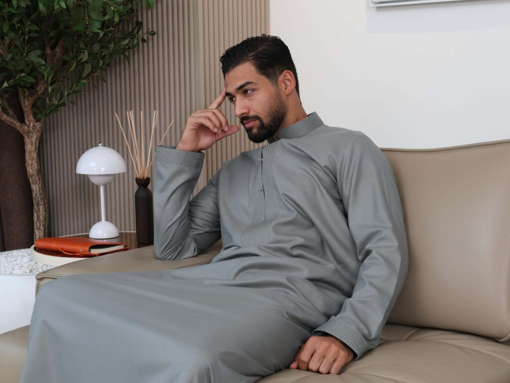 Grey Baharaini Kandura