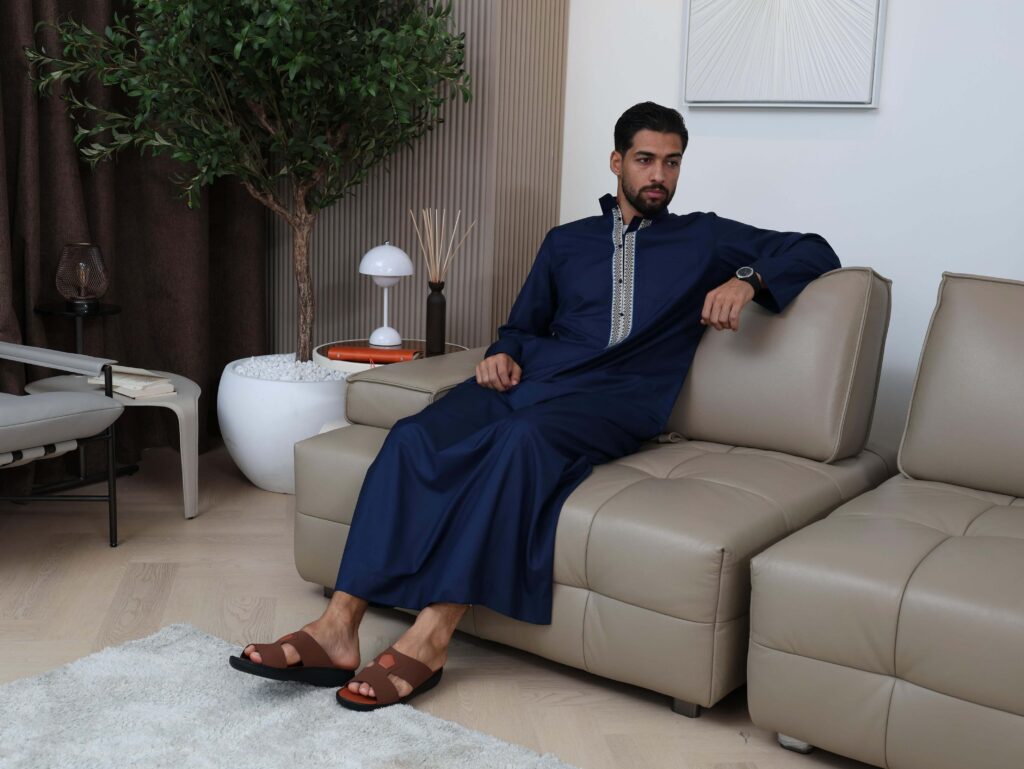 Navy Blue Baharaini Kandura